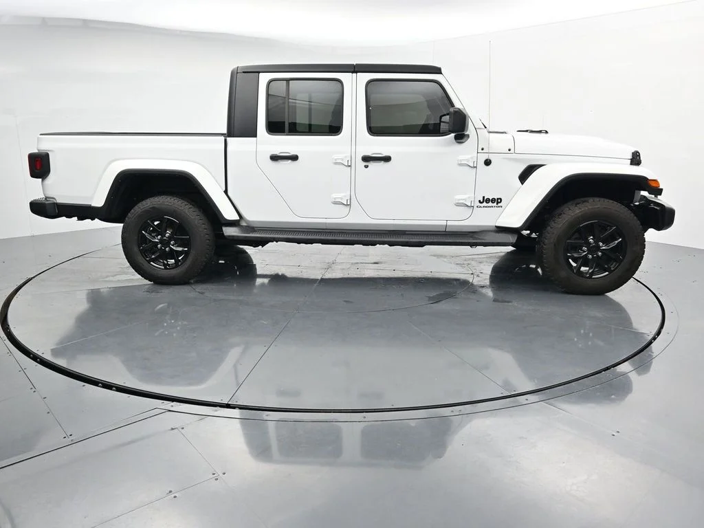 Used 2021 White Jeep Sport image 8
