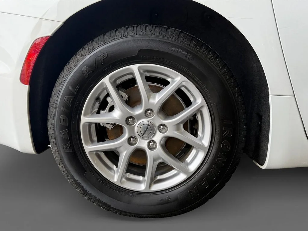 Used 2024 White Chrysler Touring L image 10