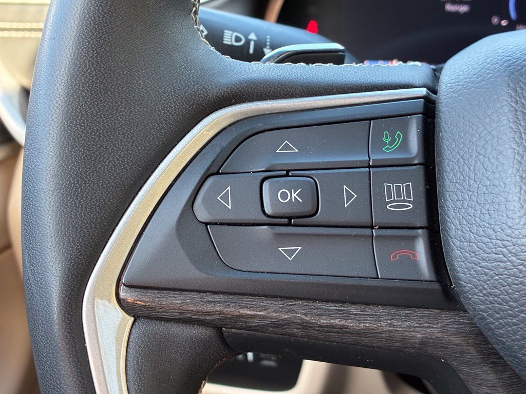 Used 2023 Gray Jeep Limited image 21