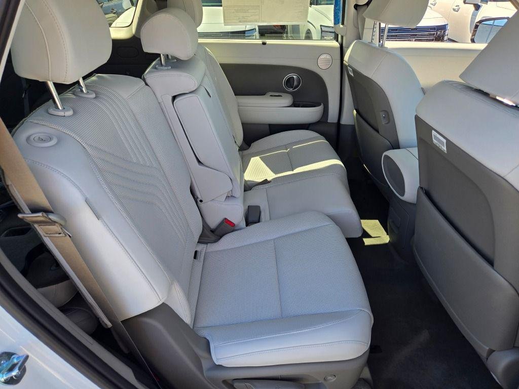 New 2026 White Pearl Hyundai SEL AWD image 9