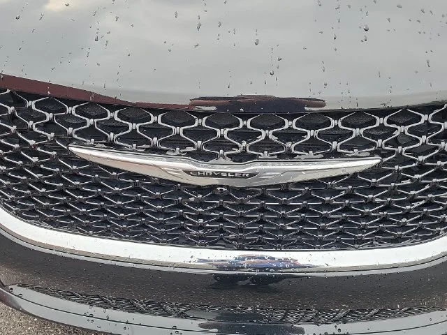 Used 2025 Black Chrysler Select image 35