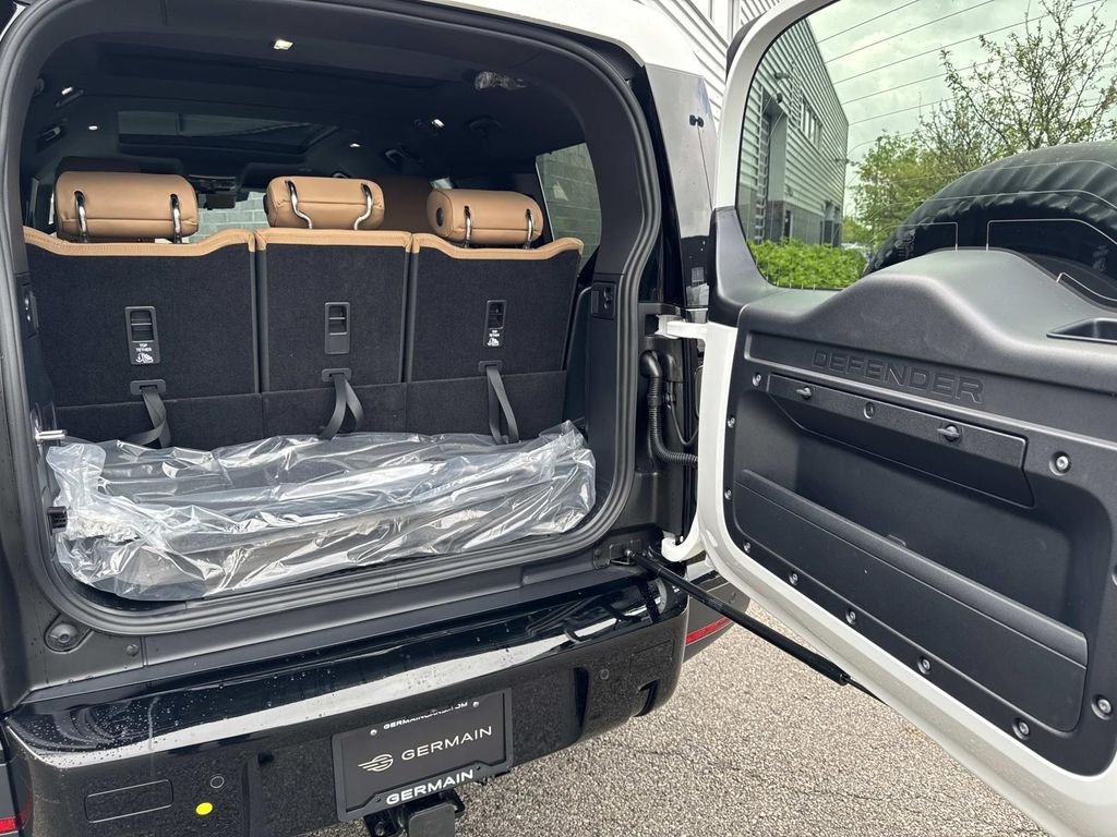 New 2026 Fuji White Land Rover S image 6