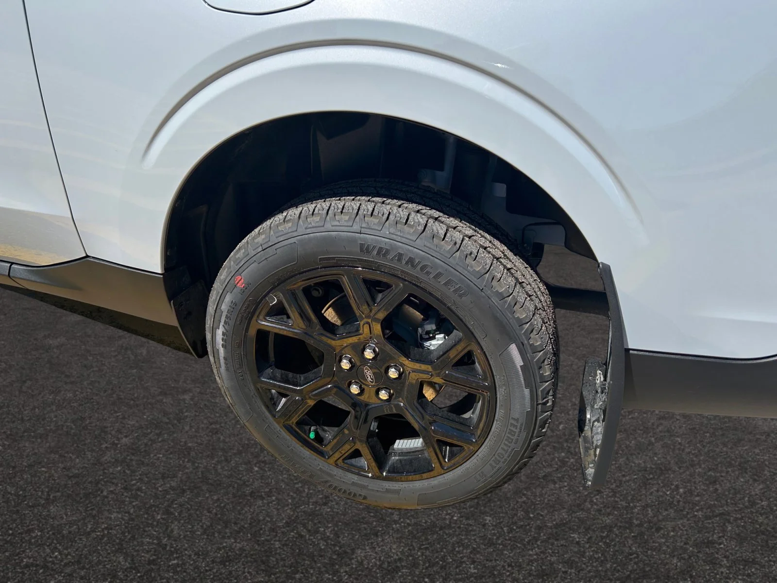 New 2026 Space White Metallic Ford XLT image 9