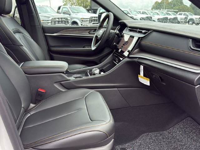 New 2026 Bright White Clear-Coat Exterior Paint Jeep  image 13