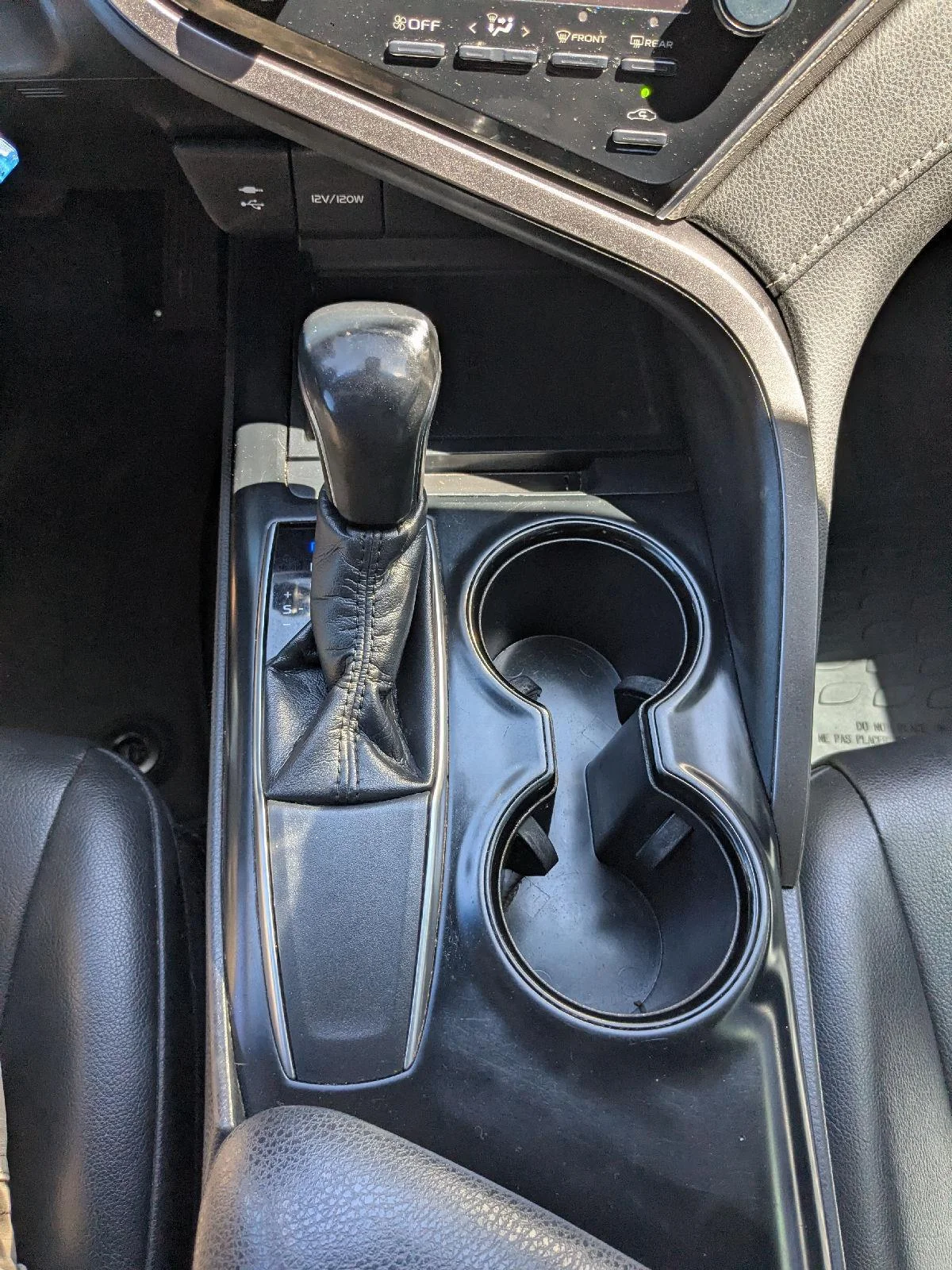 2018 Toyota Camry SE - Photo 23