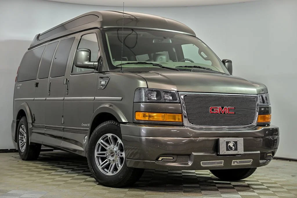 2023 GMC Savana 2500's photo