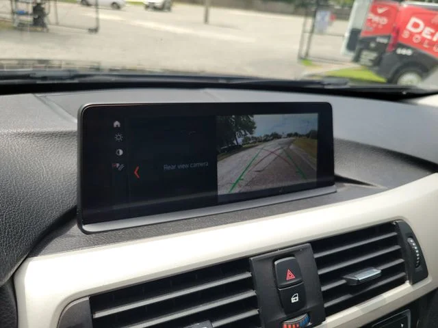 Used 2018 Black BMW 320i xDrive image 29