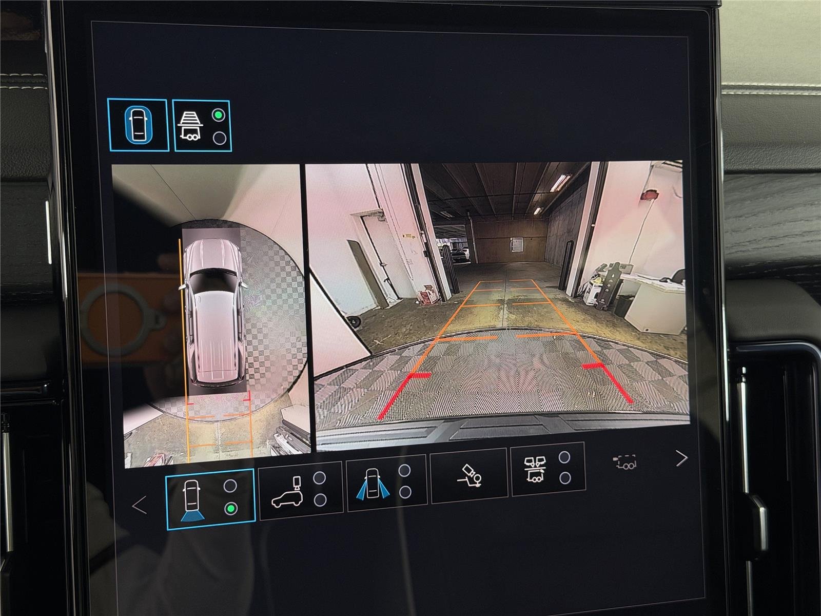 2026 GMC Yukon AT4 Ultimate - Photo 34