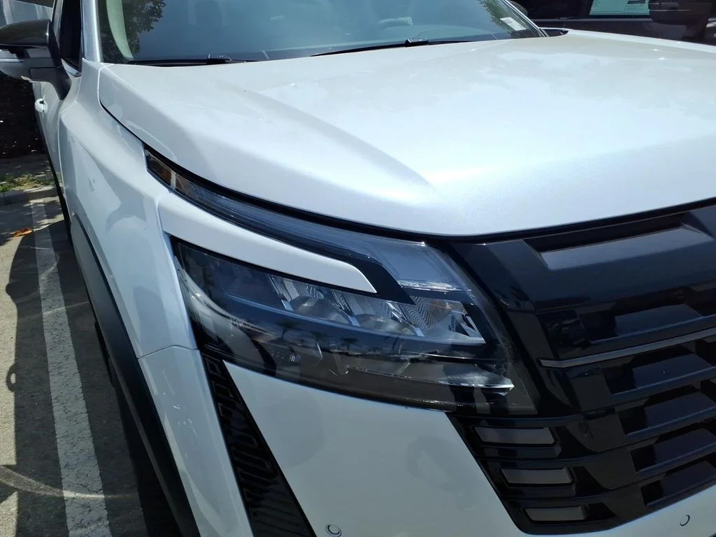 New 2026 Everest White Pearl TriCoat Nissan SL image 4