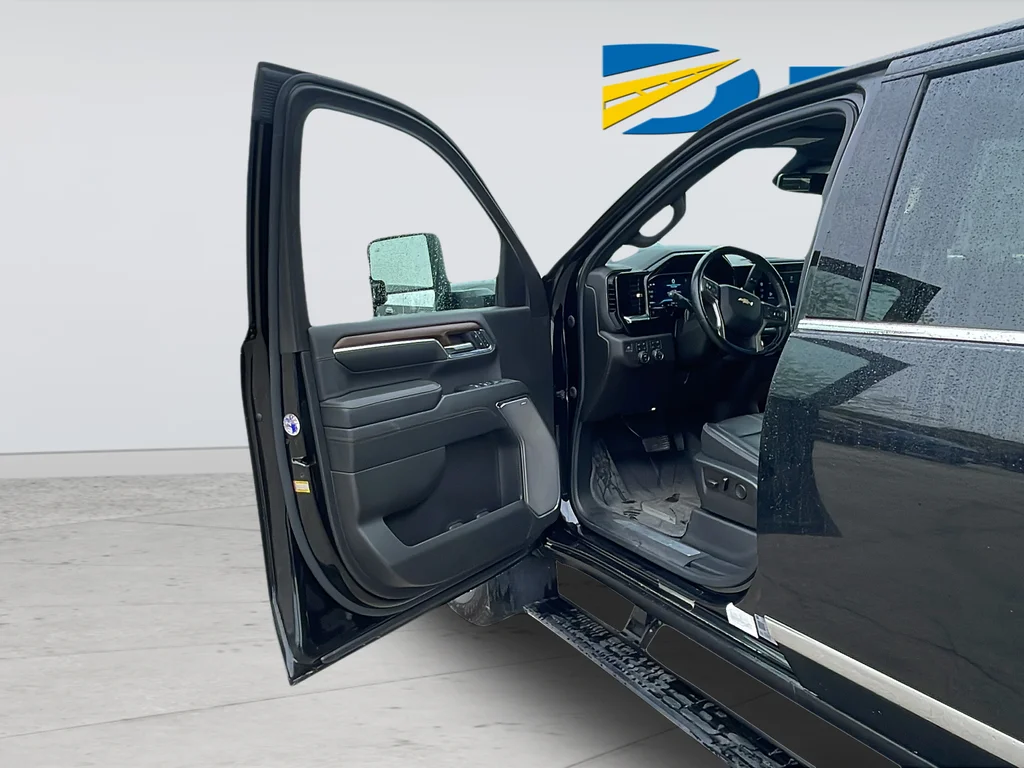 Used 2024 Black Chevrolet High Country image 35