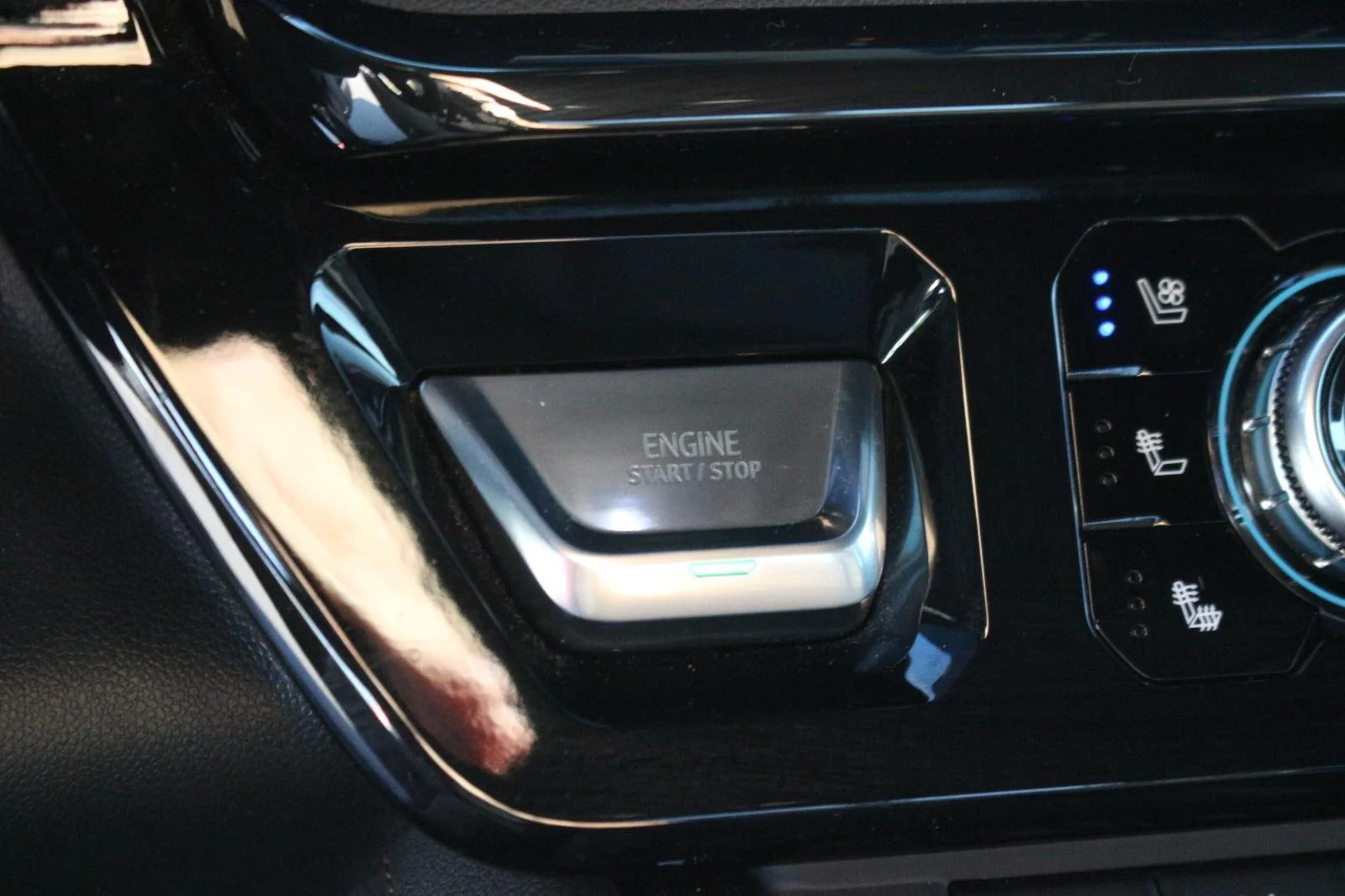 Used 2024 Thunderstorm Gray GMC AT4 image 28