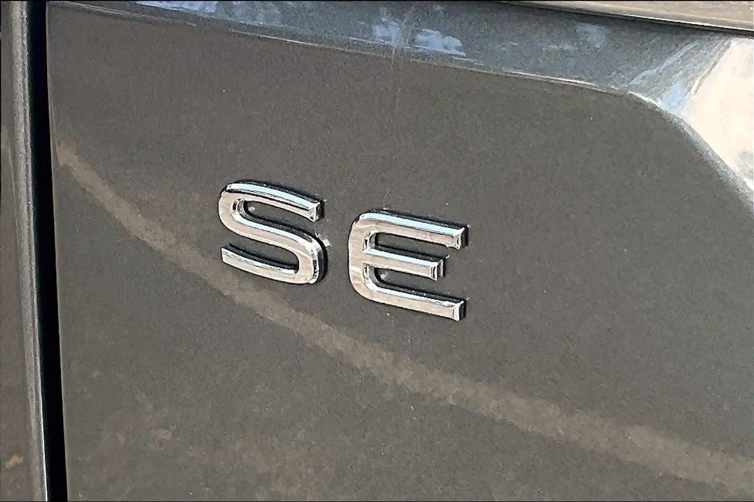 Certified Used 2025 Platinum Gray Metallic Volkswagen 2.0T SE image 10