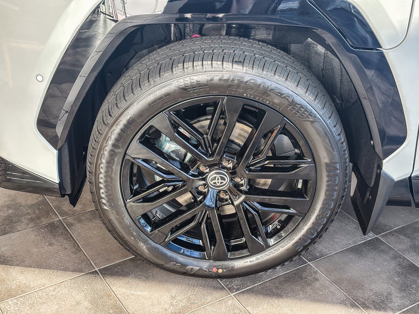 New 2026 Wind Chill Pearl with Midnight Black Metallic roof <sup>1</sup> Toyota  XSE image 10