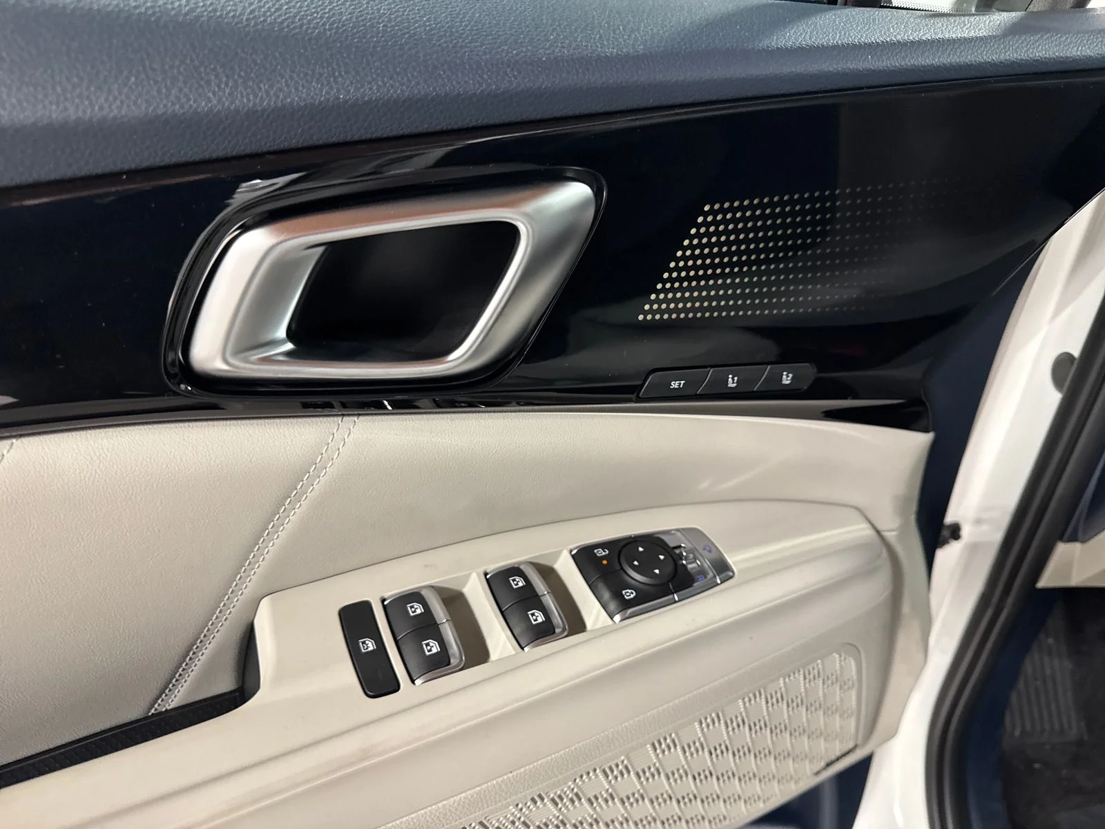 New 2026 Snow White Pearl Kia SX Prestige image 12