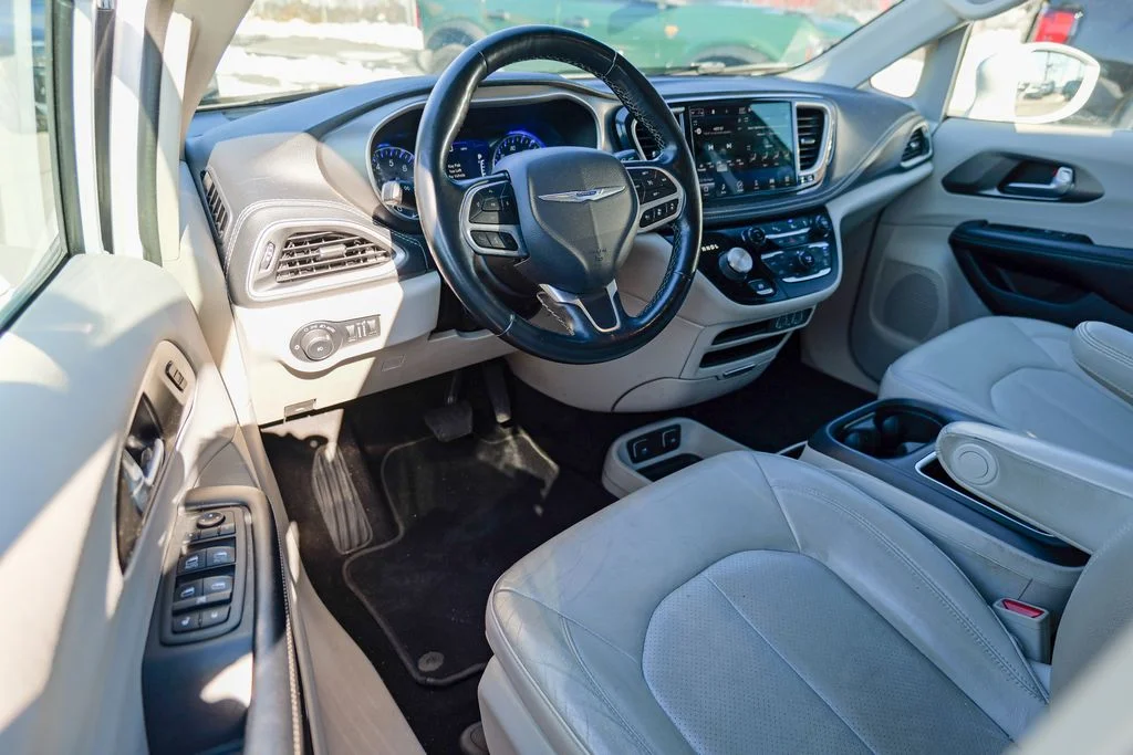 Used 2021 Bright White Clearcoat Chrysler Touring L image 15