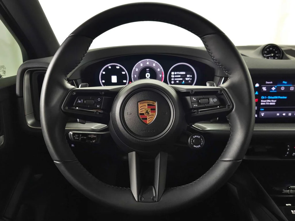 Used 2025  Porsche Base image 21