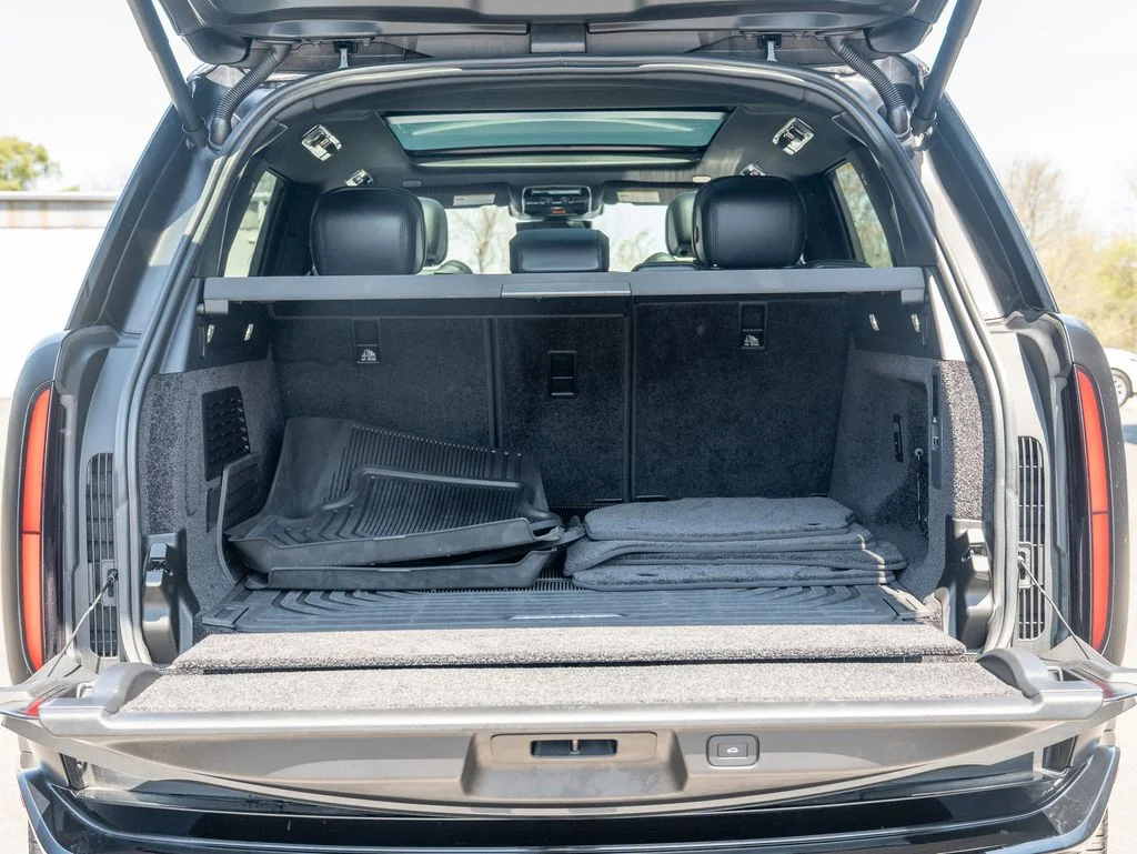 Certified Used 2025 Black Land Rover SE image 36