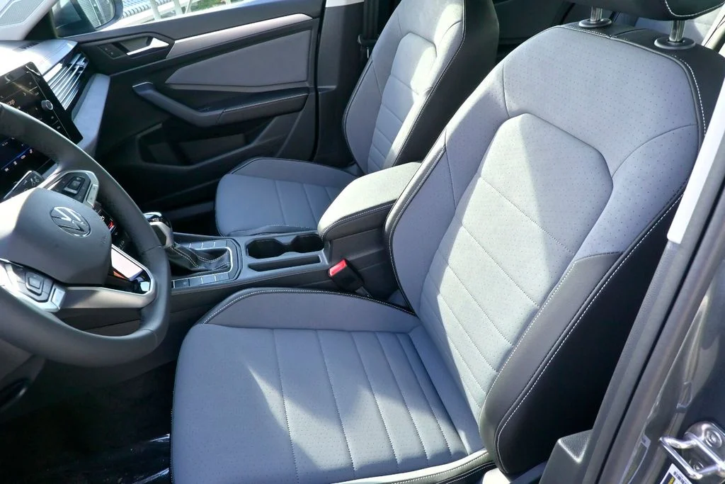 2026 Volkswagen Jetta SE - Photo 9