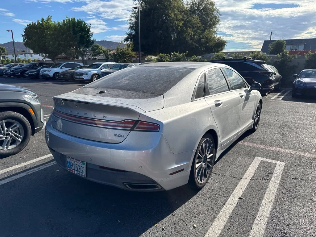 Used 2016 Silver Lincoln Base image 3