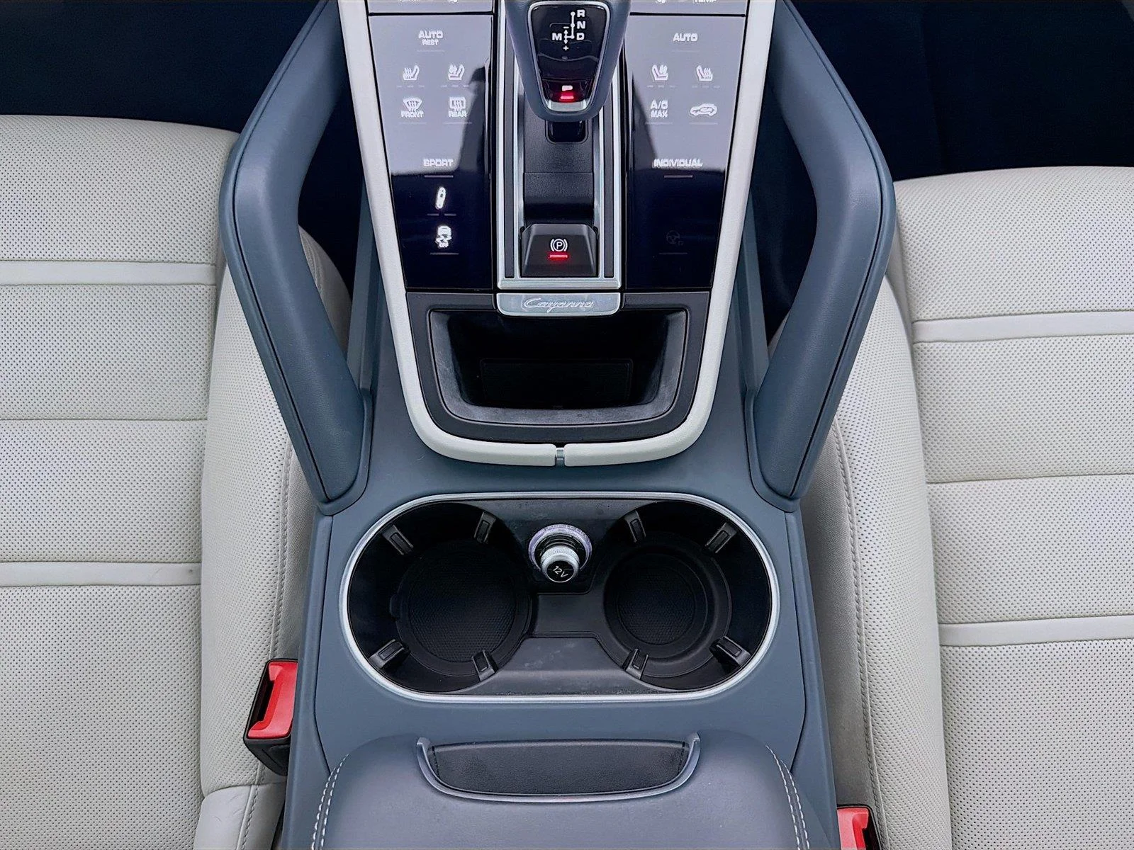 2022 Porsche Cayenne Platinum Edition - Photo 21
