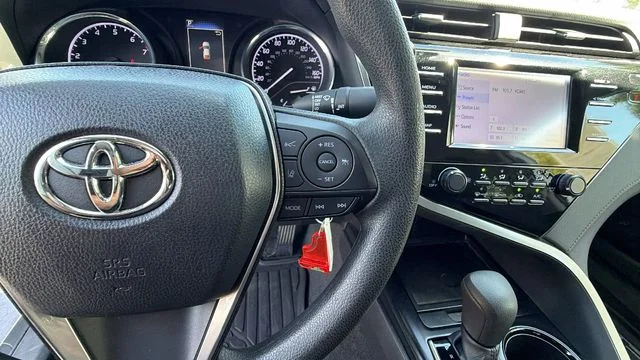 Used 2019 White Toyota LE image 28