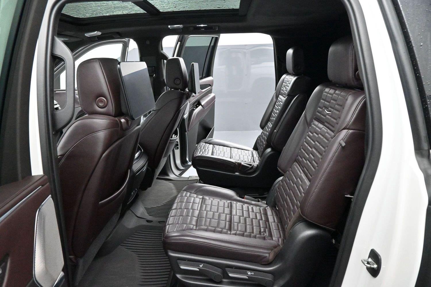 Used 2021 Crystal White Tricoat Cadillac Sport Platinum image 34