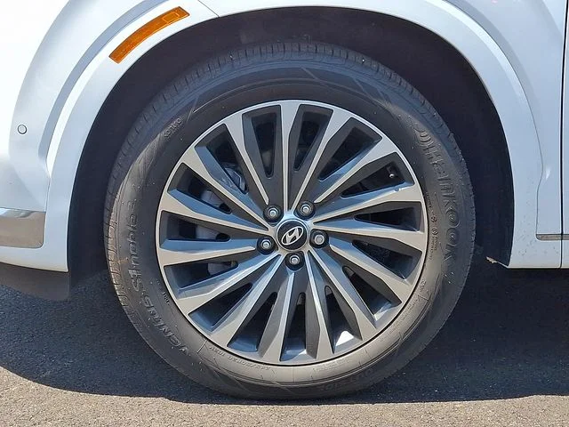Used 2025 White Hyundai Calligraphy image 7