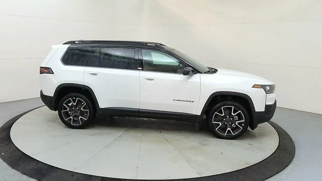 New 2026 Bright White Clear-Coat Exterior Paint Jeep Overland image 13