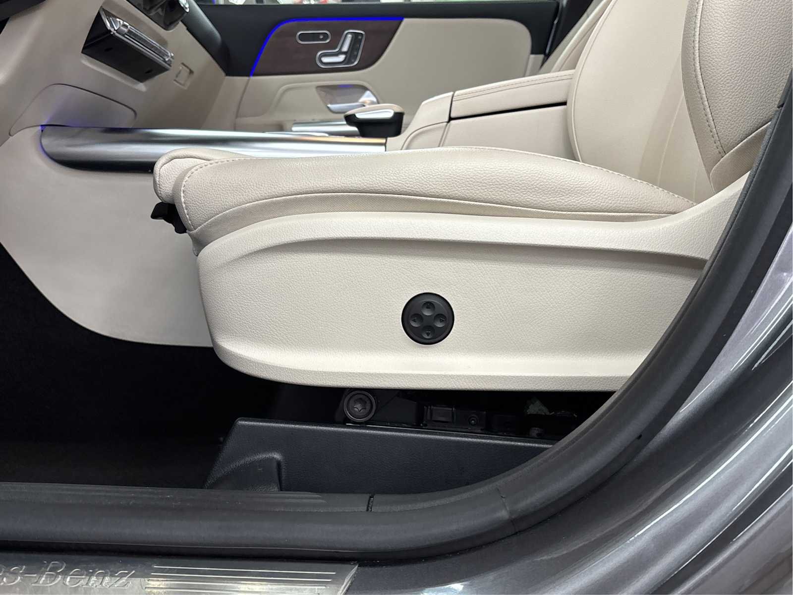 Certified Used 2023 Mountain Grey Metallic Mercedes-Benz GLA 250 image 33