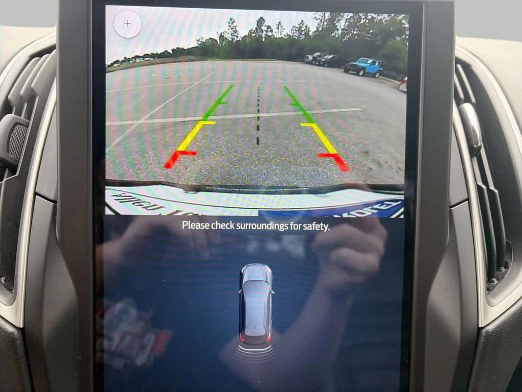 Used 2022  Ford SEL image 19