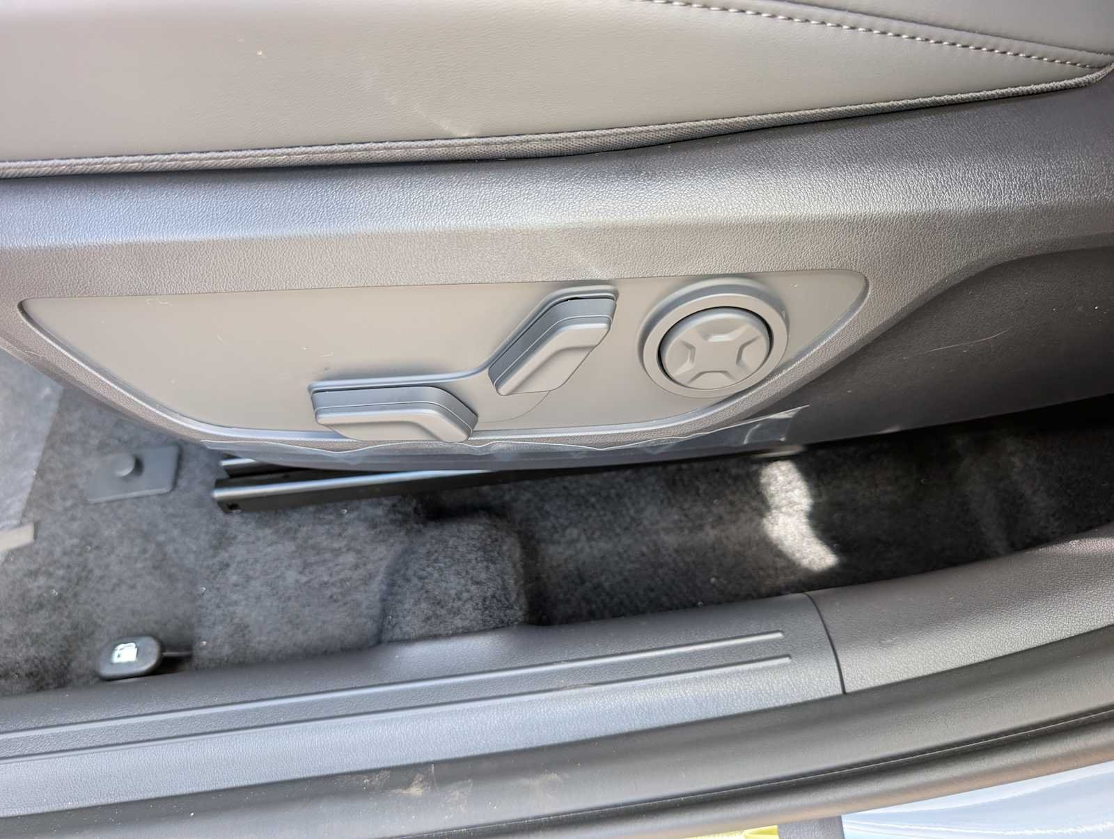 New 2027 Pale Gray Kia X-Line S image 27