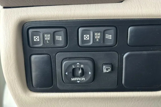 Used 1998  Lexus 470 image 26