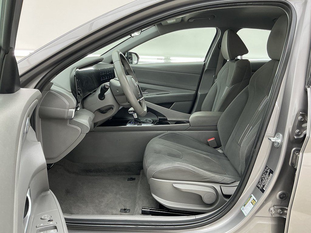 Used 2023 Fluid Metal Hyundai SEL image 17