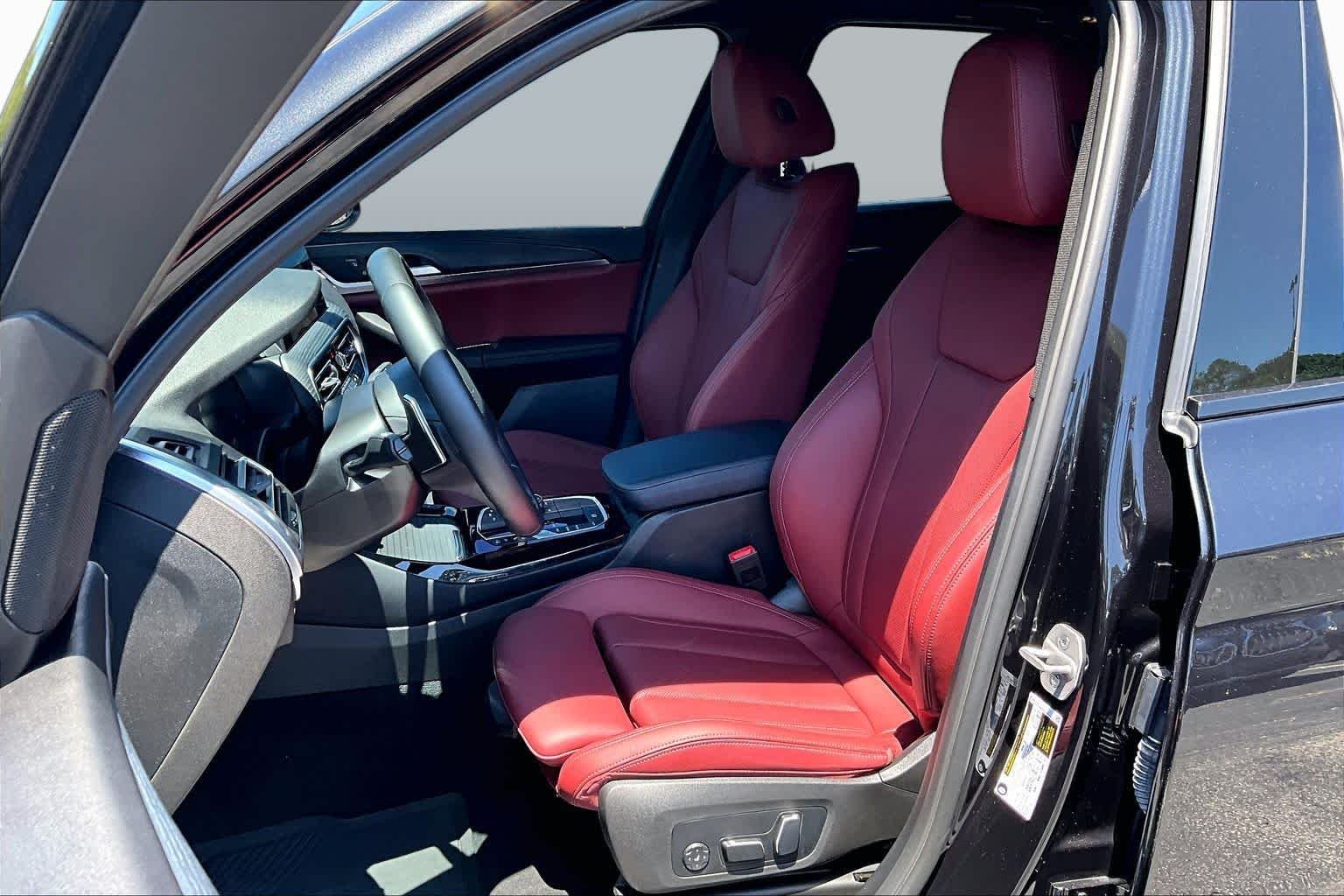 Used 2024 Black Sapphire Metallic BMW sDrive30i image 8