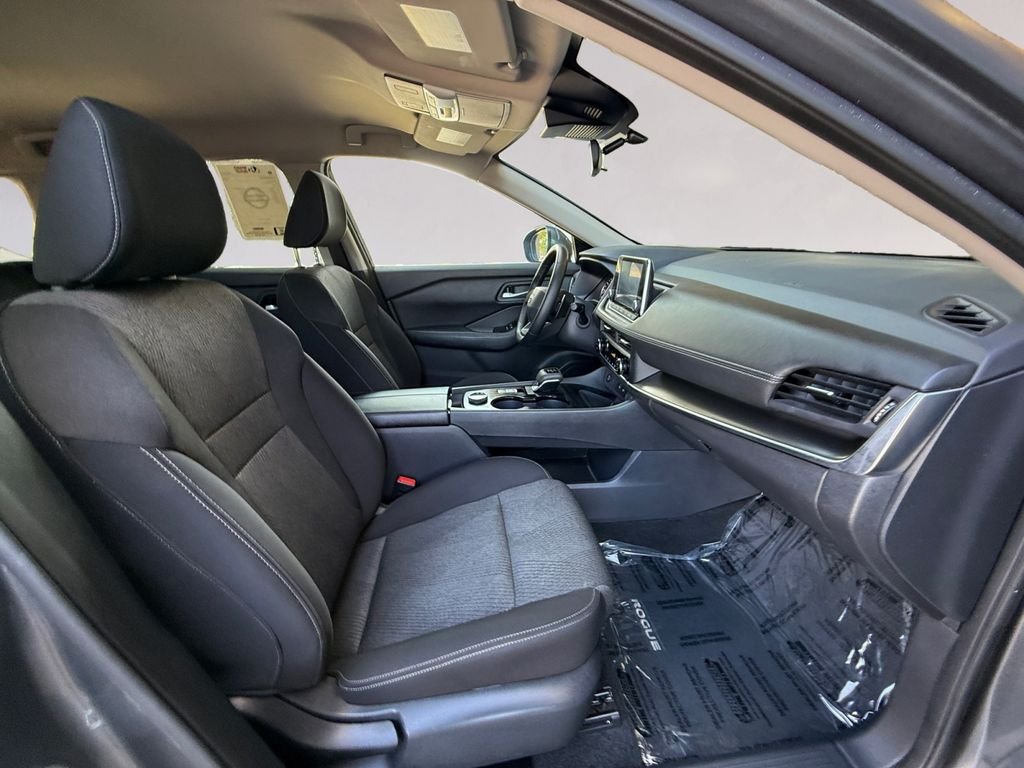 Used 2025 Gray Nissan SV image 17