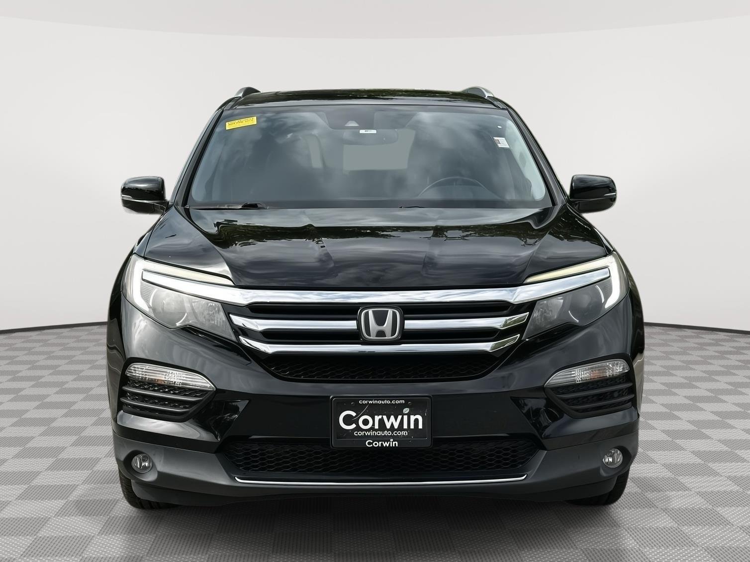 Used 2017 Crystal Black Pearl Honda Touring image 2