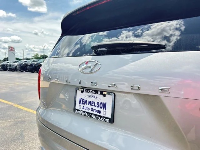 Used 2021 Silver Hyundai Calligraphy image 9