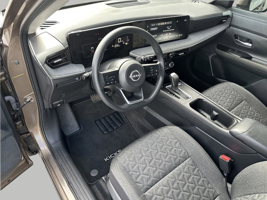 Used 2025 Brown Nissan SV image 8