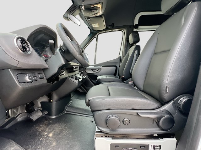 New 2026 Arctic+White Mercedes-Benz Crew 144 WB image 16