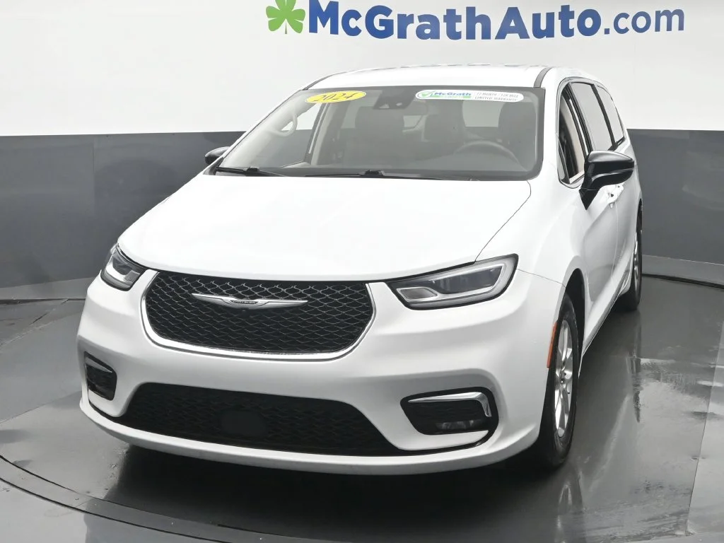 Used 2024 White Chrysler Touring L image 21