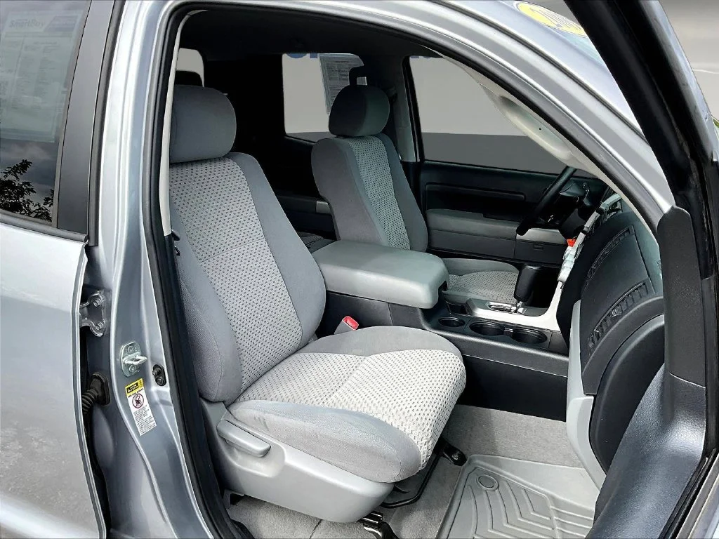 Used 2009 Silver Toyota SR5 image 30