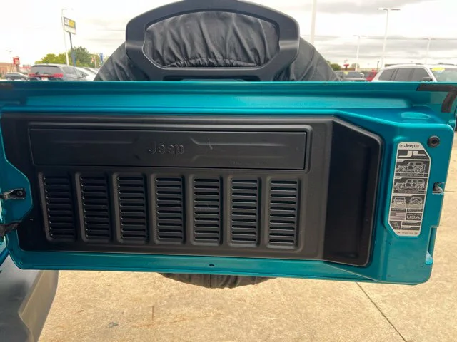 Used 2020  Jeep Unlimited Sport S image 28