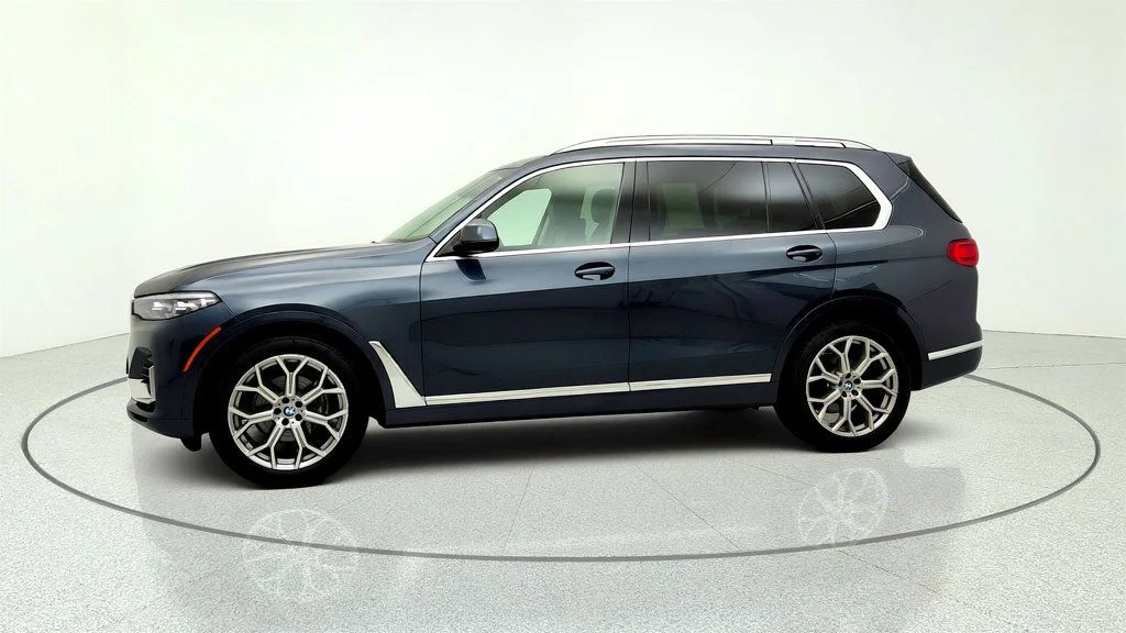 Used 2021 Arctic Grey Metallic BMW xDrive40i SAV w/ Premium, Parking Assistance & Cold Weather Pkgs image 8
