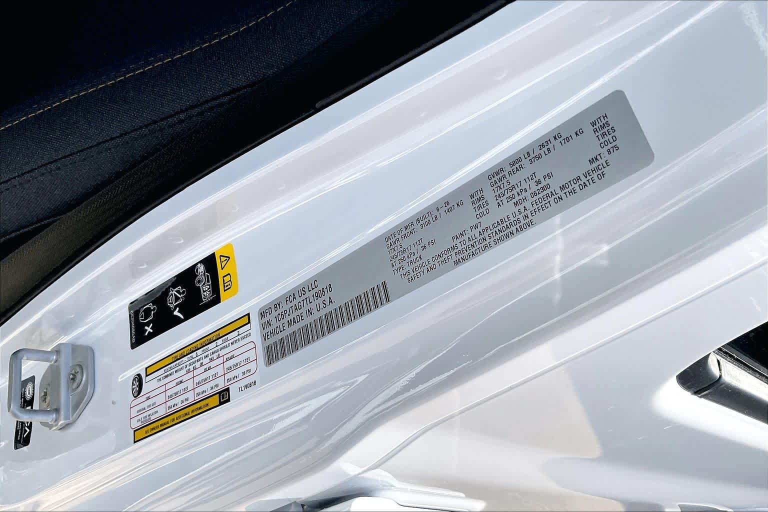New 2026 Bright White Clear-Coat Exterior Paint Jeep Sport S image 20