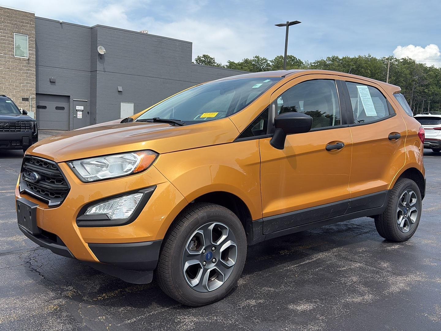 Used 2022 Luxe Yellow Ford S image 11