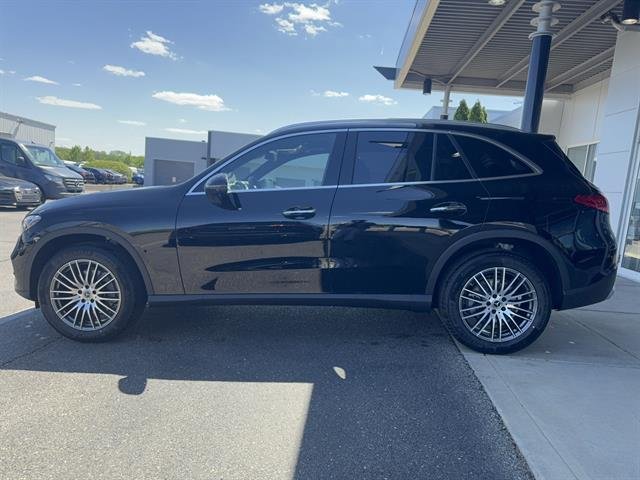 New 2026 Black Mercedes-Benz GLC 300 4MATIC® image 2