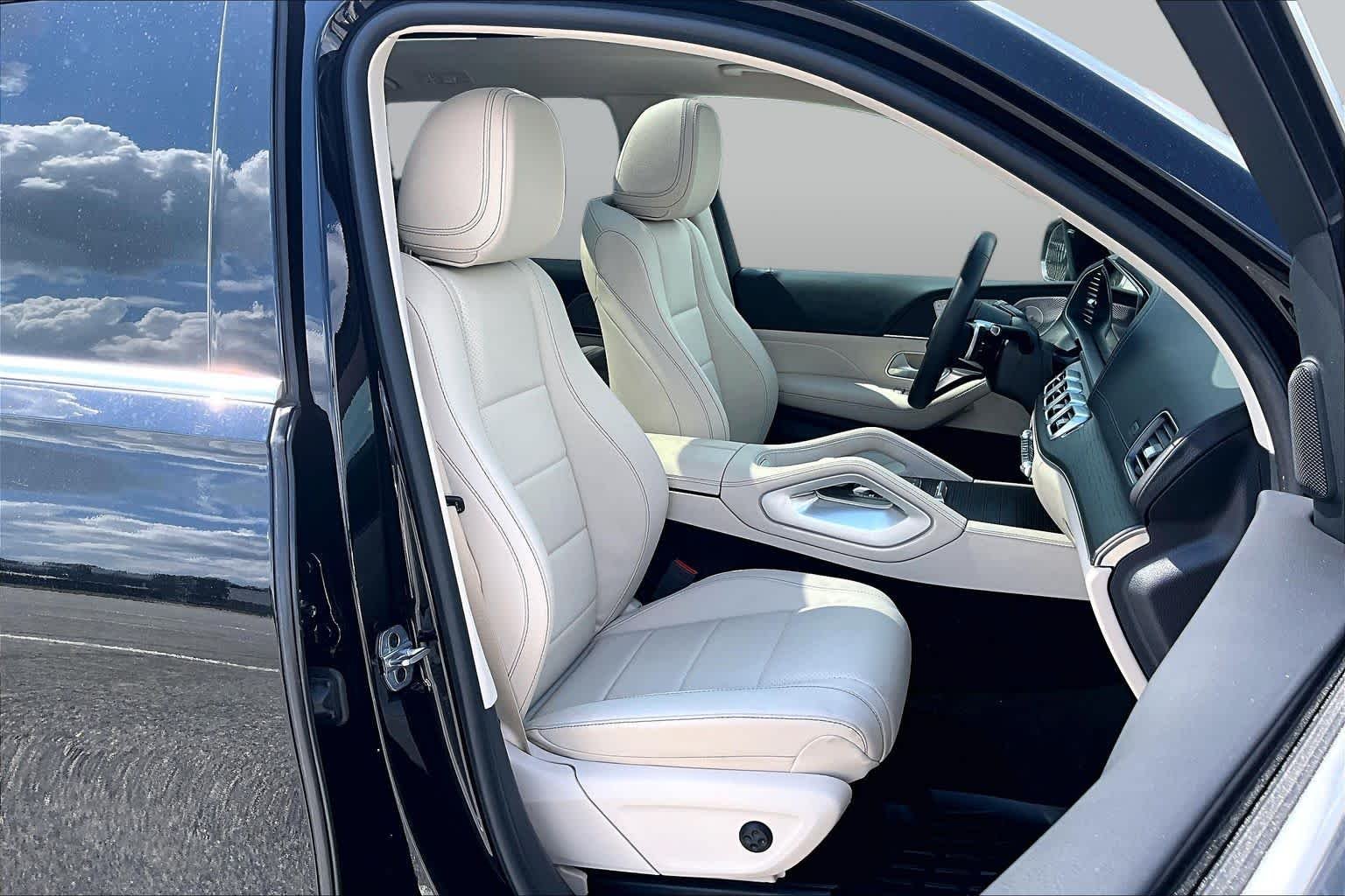 Used 2025 Obsidian Black Metallic Mercedes-Benz GLS 450 image 9