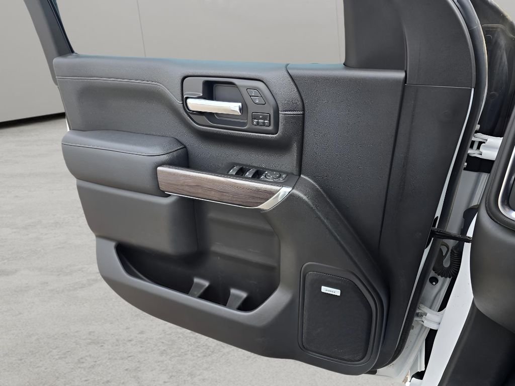 Used 2022 Summit White Chevrolet LTZ image 23