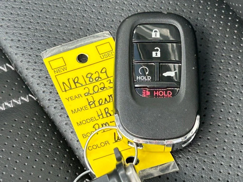 Used 2023 White Honda EX-L image 51