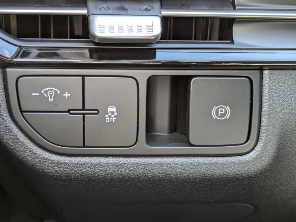 New 2026 Glacial White Pearl Kia LX image 22